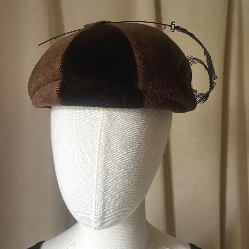 Vintage 1950s Brown Velour Cocktail Hat Feather‎ Fascinator Small